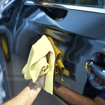 Limpieza detallada de interior y exterior de Autos